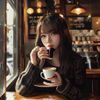 咖啡馆常客Yuki的头像，女生坐在咖啡馆内手捧咖啡杯